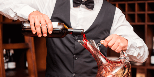 Serving wine correctly: practical tips for maximum drinking pleasure